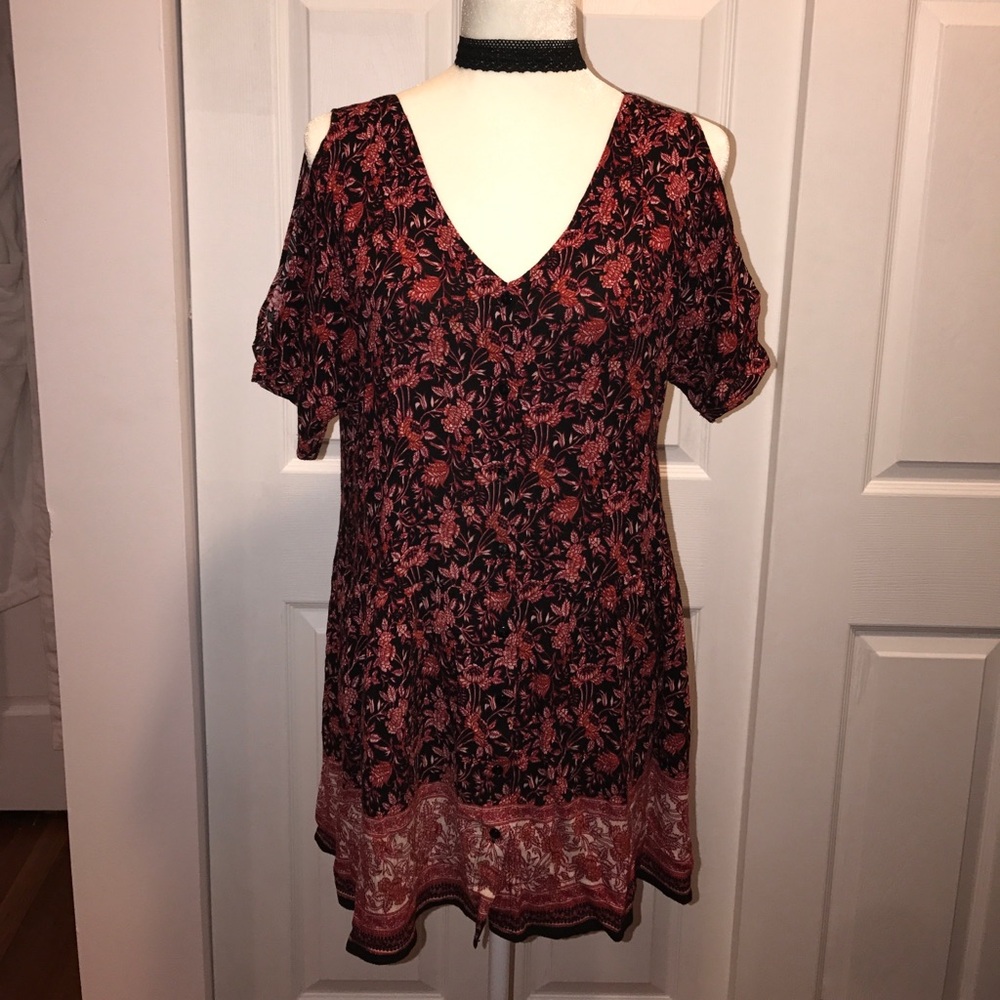 COPY - UO Staring At Stars Cold Shoulder Floral Dress